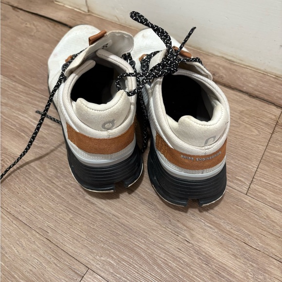 On Running White and Black Shoes - Picture 3 of 5